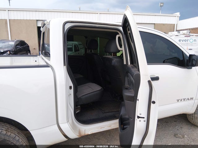 1N6AA1EC1MN525598 Nissan Titan S 4x4