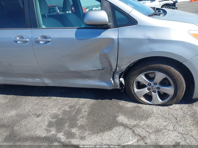 5TDKK3DC8FS685511 Toyota Sienna Le 8 Passenger