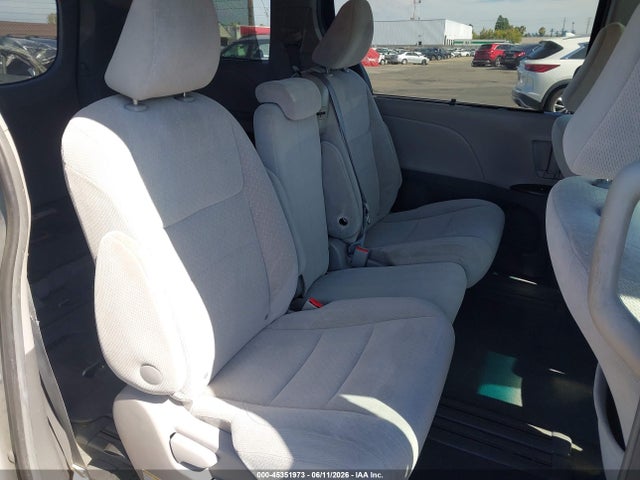 5TDKK3DC8FS685511 Toyota Sienna Le 8 Passenger