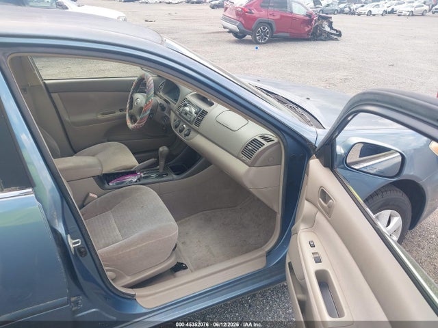 45352076 :رقم المزاد ، JTDBE32KX30227713 vin ، 2003 Toyota Camry Le مزاد بيع