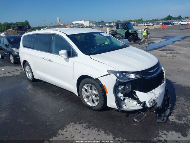 Продаж на аукціоні авто 2018 Chrysler Pacifica Touring Plus, vin: 2C4RC1FG4JR125759, номер лоту: 45352085