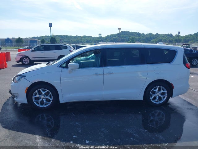 Продаж на аукціоні авто 2018 Chrysler Pacifica Touring Plus, vin: 2C4RC1FG4JR125759, номер лоту: 45352085