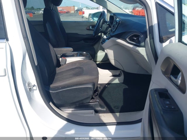 Продаж на аукціоні авто 2018 Chrysler Pacifica Touring Plus, vin: 2C4RC1FG4JR125759, номер лоту: 45352085