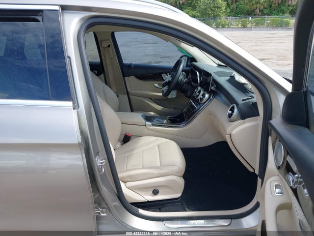45352316 :رقم المزاد ، WDC0G8DB0LF740570 vin ، 2020 Mercedes-benz Glc 300 مزاد بيع