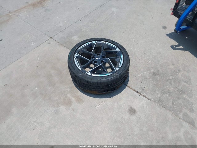 2025 Kia K4 Gt-line მანქანა იყიდება აუქციონზე, vin: 3KPFW4DE7SE079523, აუქციონის ნომერი: 45352411