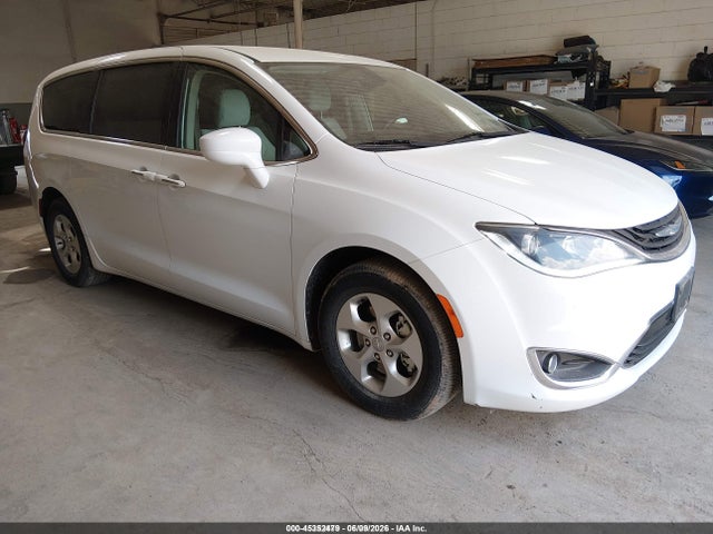 Chrysler Pacifica Hybrid Touring Plus 2017 2C4RC1H78HR797444 main image