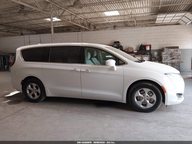 Chrysler Pacifica Hybrid Touring Plus 2017 2C4RC1H78HR797444 Image 19