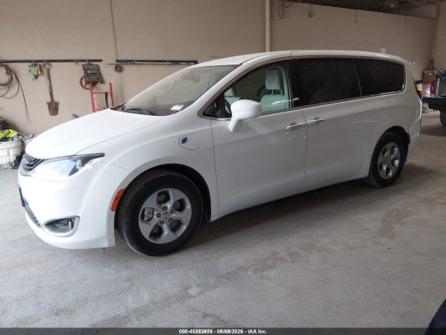 Chrysler Pacifica Hybrid Touring Plus 2017 2C4RC1H78HR797444 Image 2
