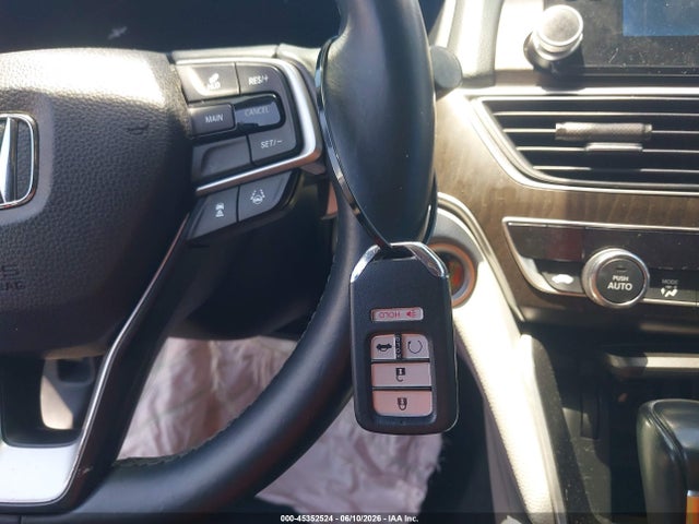 Honda Accord Touring 2018 1HGCV1F97JA016817 Image 11