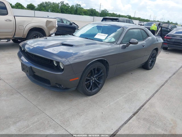 Dodge Challenger Sxt 2018 2C3CDZAG4JH204657 Image 2