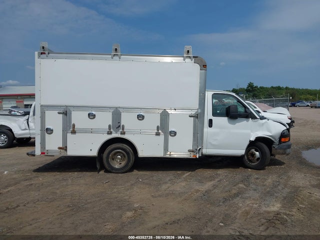 45352728 :رقم المزاد ، 1GD37RCG8H1196096 vin ، 2017 Gmc Savana Cutaway Work Van مزاد بيع