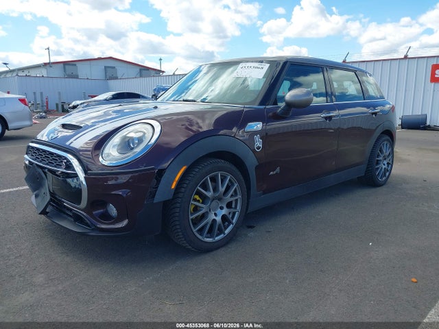 Mini Clubman Cooper S 2017 WMWLU5C5XH2E82725 Image 2