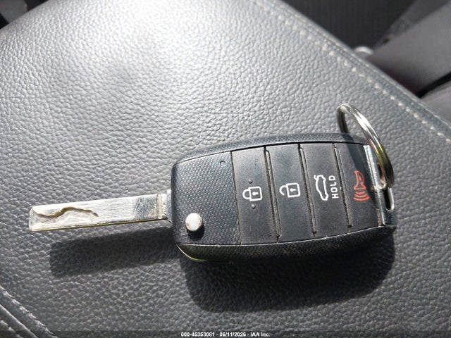 KIA Optima Lx 2018 KNAGT4L33J5232323 Image 11