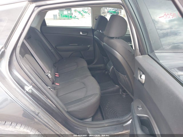 KIA Optima Lx 2018 KNAGT4L33J5232323 Image 8