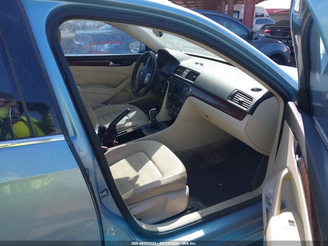 45353321 :رقم المزاد ، 1VWCH7A38CC033030 vin ، 2012 Volkswagen Passat 2.5l Sel مزاد بيع