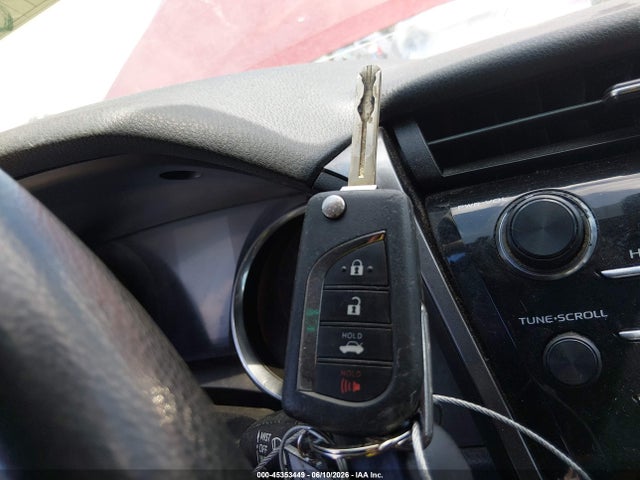 45353449 :رقم المزاد ، 4T1B11HK1KU714308 vin ، 2019 Toyota Camry Le مزاد بيع