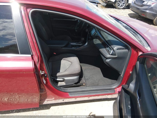 45353449 :رقم المزاد ، 4T1B11HK1KU714308 vin ، 2019 Toyota Camry Le مزاد بيع