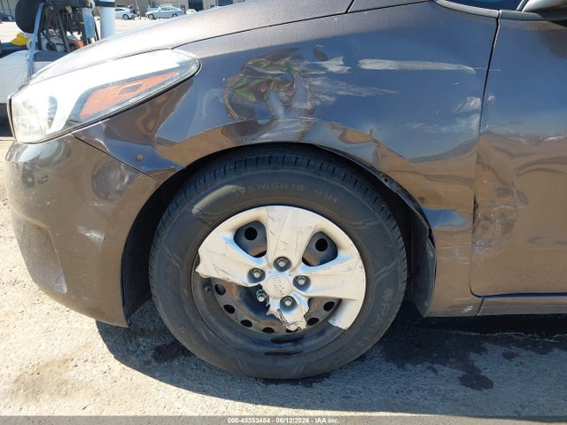 KIA FORTE LX 2017 3KPFK4A70HE006147 Image 6
