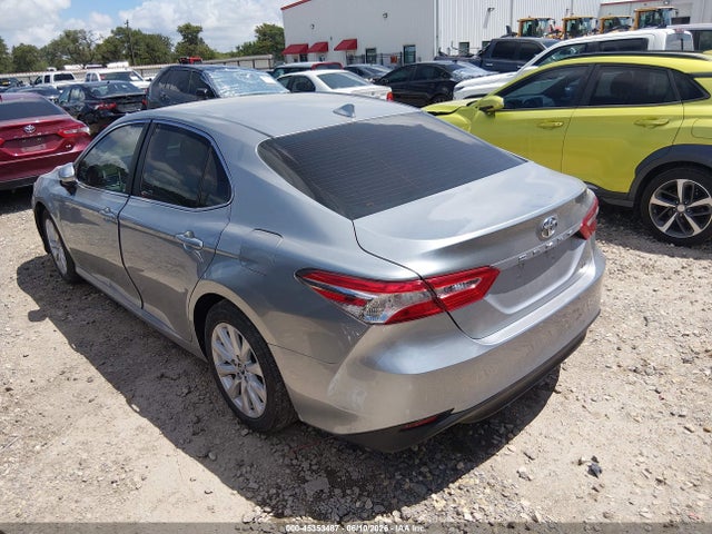 45353487 :رقم المزاد ، 4T1C11AKXLU894730 vin ، 2020 Toyota Camry Le مزاد بيع