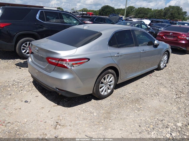 45353487 :رقم المزاد ، 4T1C11AKXLU894730 vin ، 2020 Toyota Camry Le مزاد بيع
