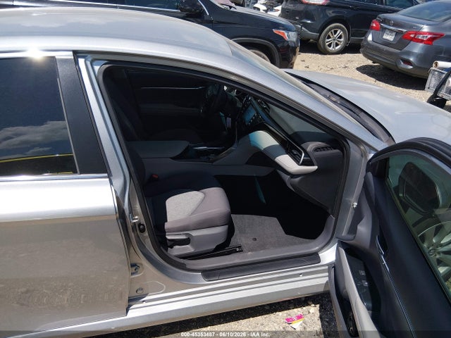 45353487 :رقم المزاد ، 4T1C11AKXLU894730 vin ، 2020 Toyota Camry Le مزاد بيع