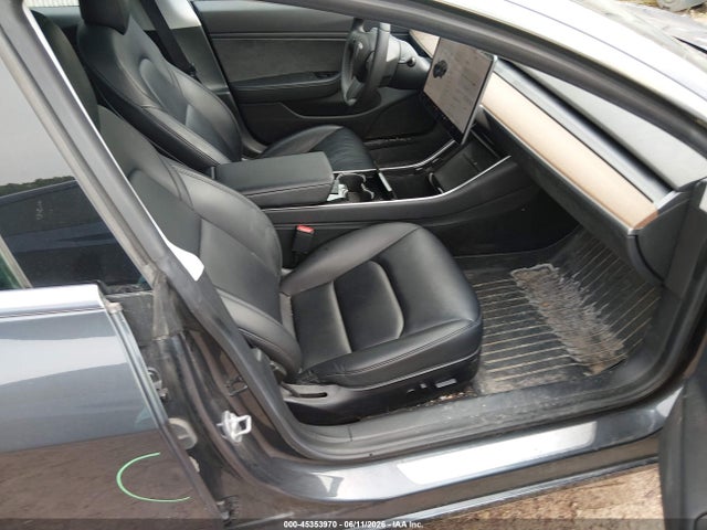 45353970 :رقم المزاد ، 5YJ3E1EB8KF477357 vin ، 2019 Tesla Model 3 Long Range/performance مزاد بيع