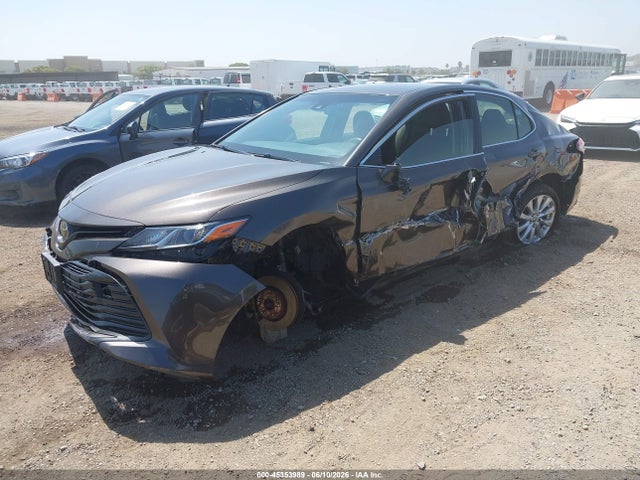 Toyota CAMRY LE 2018 JTNB11HK0J3008077 Image 2