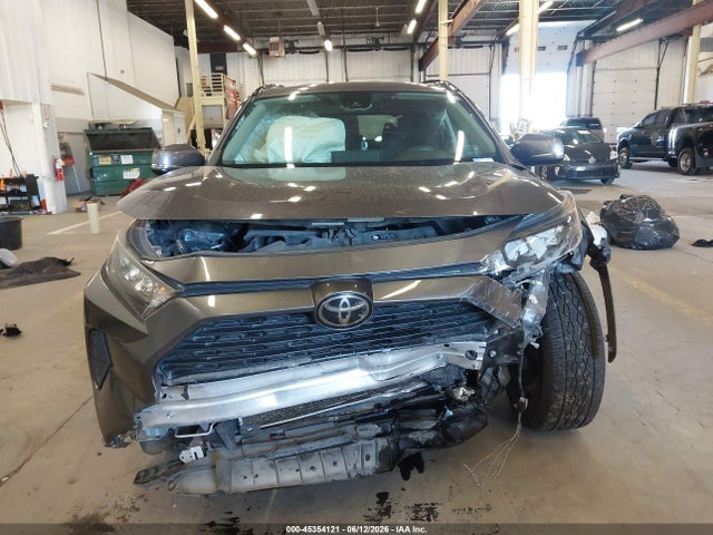 Toyota RAV4 LE 2019 JTMG1RFV3KJ018721 Image 13