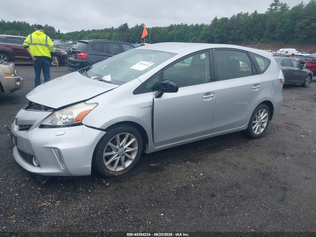 Toyota Prius V Five 2014 JTDZN3EU5E3317963 Image 2