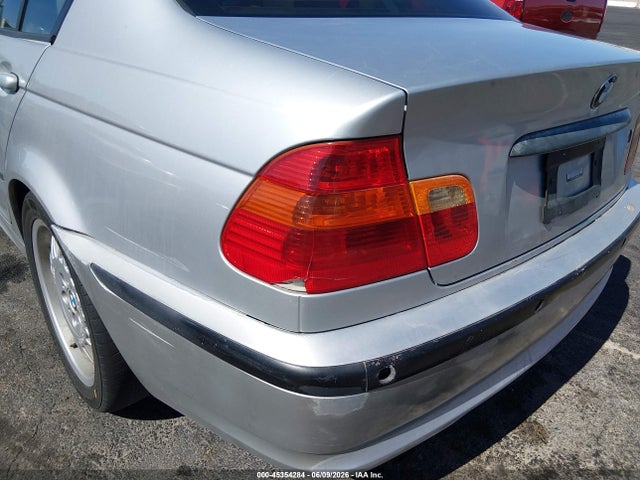 45354284 :رقم المزاد ، WBAET37413NJ40490 vin ، 2003 Bmw 3 Series 325i مزاد بيع