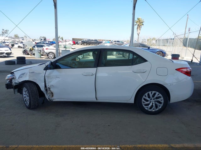 Toyota COROLLA LE 2018 5YFBURHE0JP789386 Image 16