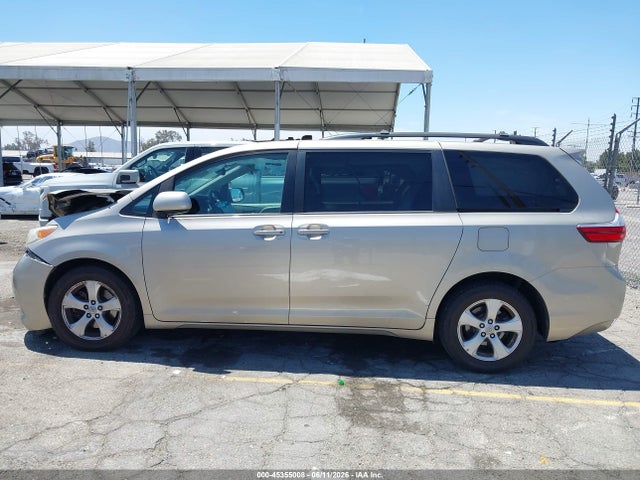 Toyota Sienna Le 8 Passenger 2017 5TDKZ3DC2HS841184 Image 14