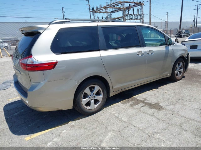 Toyota Sienna Le 8 Passenger 2017 5TDKZ3DC2HS841184 Image 4