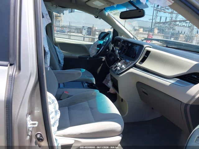 Toyota Sienna Le 8 Passenger 2017 5TDKZ3DC2HS841184 Image 5