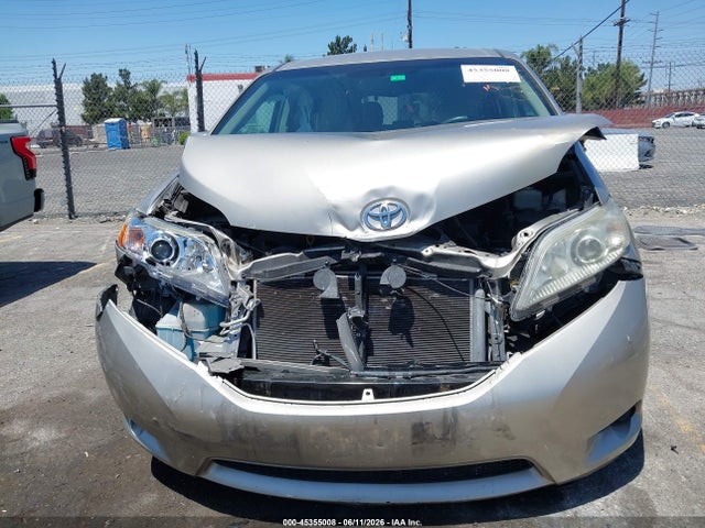 Toyota Sienna Le 8 Passenger 2017 5TDKZ3DC2HS841184 Image 6