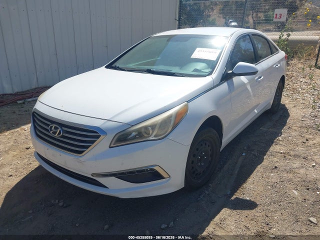 Hyundai SONATA SE 2015 5NPE24AF5FH197284 Image 2