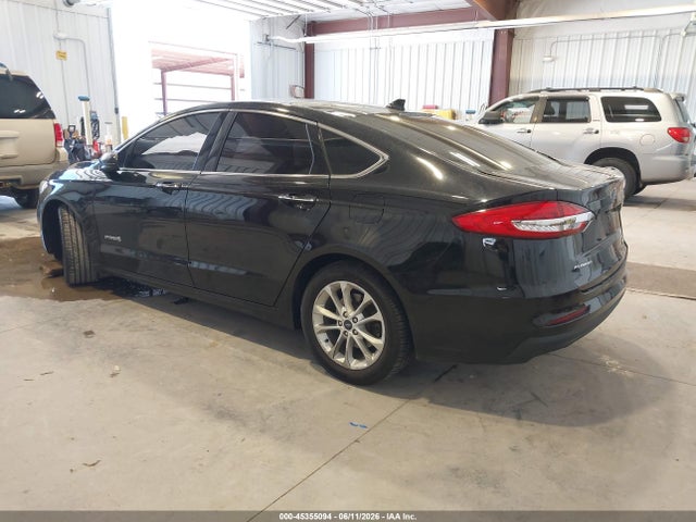 3FA6P0MU7KR235443 Ford Fusion Hybrid Sel