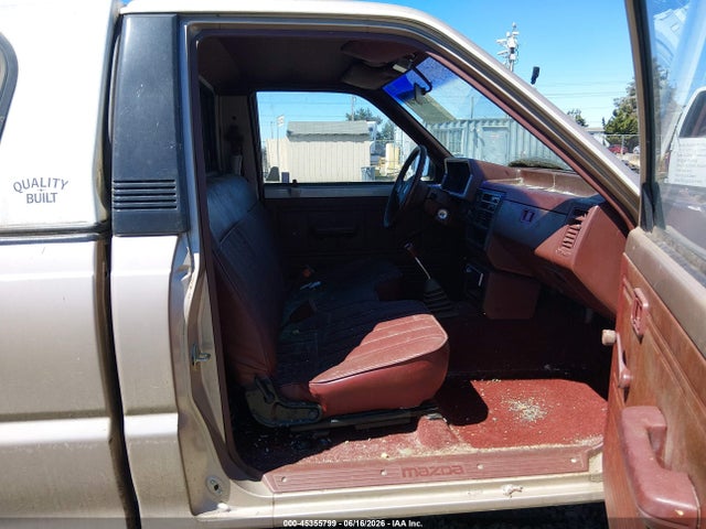 45355799 :رقم المزاد ، JM2UF1130J0330555 vin ، 1988 Mazda B2200 Short Bed مزاد بيع