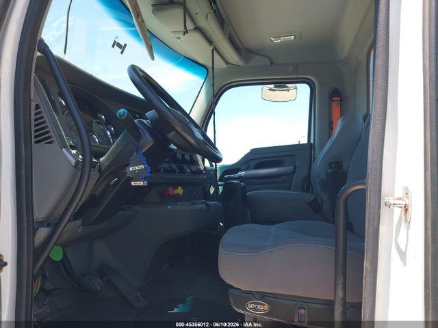 Kenworth T680 2019 1XKYD49X2KJ219560 Image 7