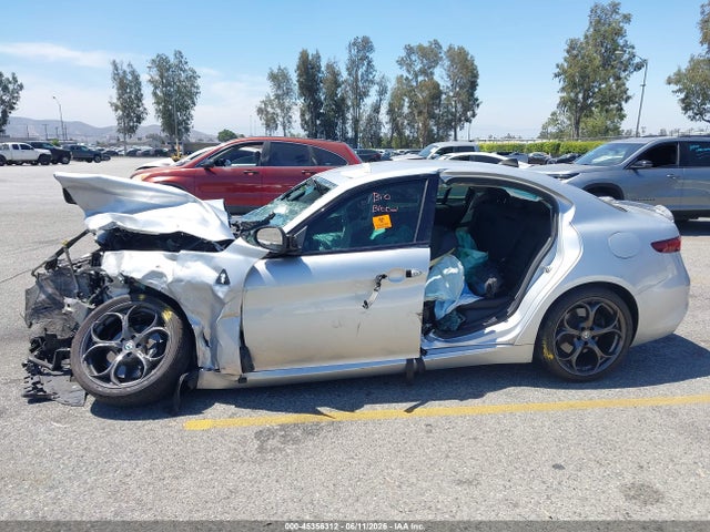 Alfa Romeo Giulia Ti Sport 2018 ZARFAECN9J7582951 Image 13