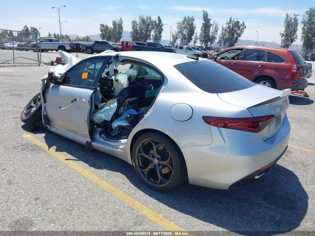Alfa Romeo Giulia Ti Sport 2018 ZARFAECN9J7582951 Image 3