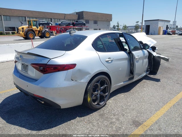 Alfa Romeo Giulia Ti Sport 2018 ZARFAECN9J7582951 Image 4