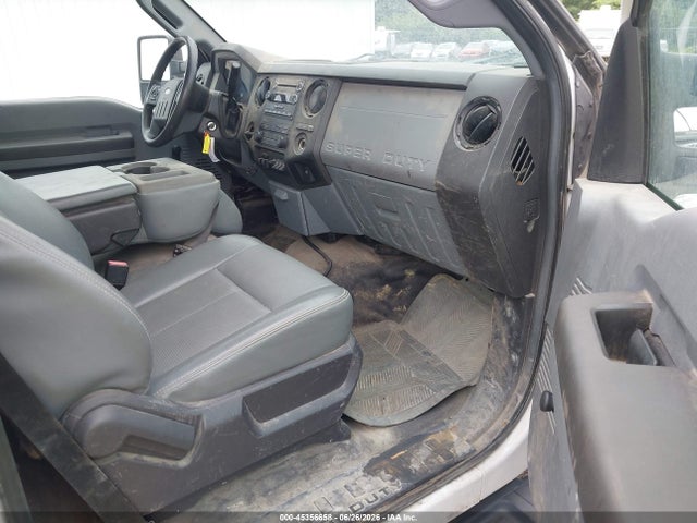 Ford F-550 Chassis Xl 2016 1FDUF5GT1GEA39718 Image 6