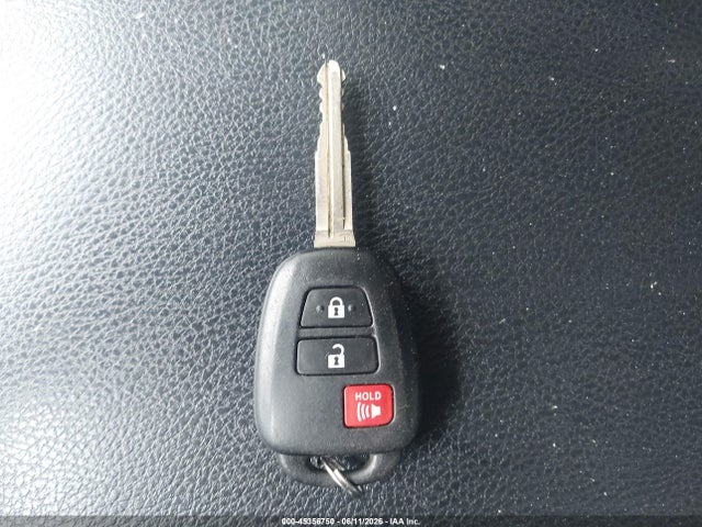 JTMBFREVXJJ733748 Toyota RAV4 LE