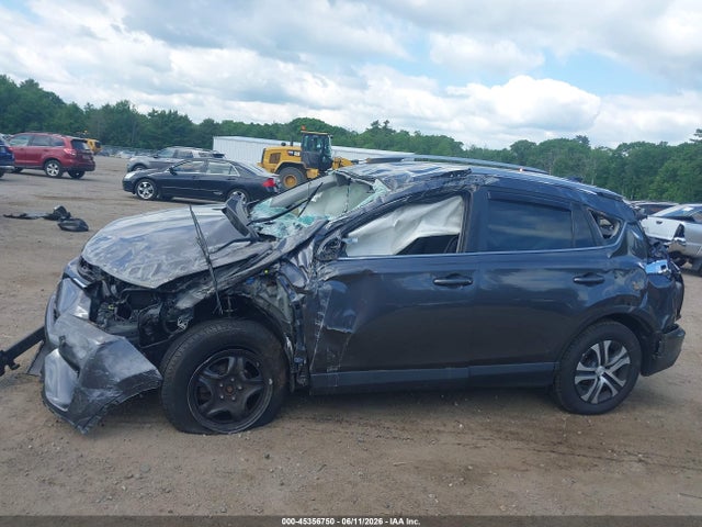 JTMBFREVXJJ733748 Toyota RAV4 LE