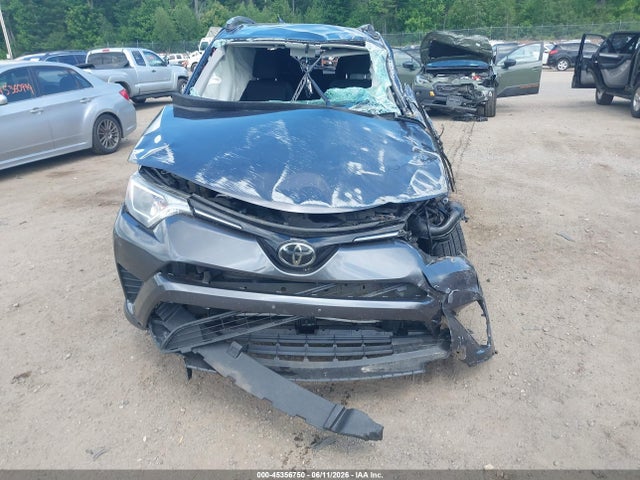 JTMBFREVXJJ733748 Toyota RAV4 LE