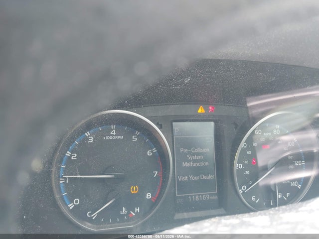 JTMBFREVXJJ733748 Toyota RAV4 LE