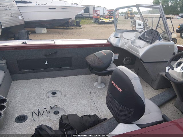 Продаж на аукціоні авто 2013 Tracker 19', vin: BUJ11347J213, номер лоту: 45356963