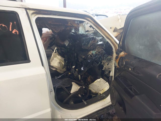 1C4NJPBA8HD120103 Jeep Patriot Sport Fwd