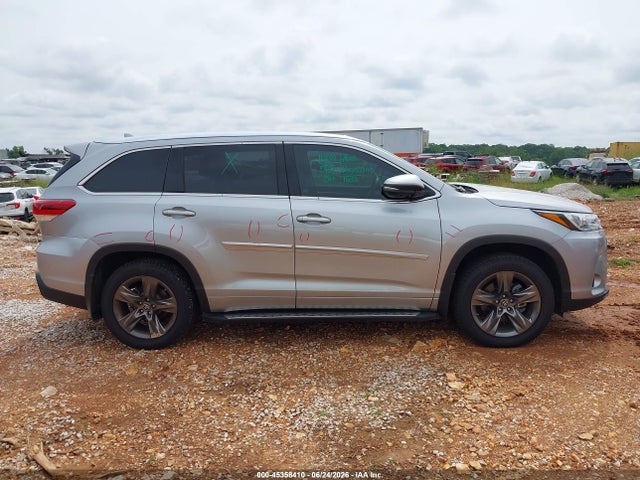 Toyota Highlander Limited Platinum 2018 5TDDZRFH8JS818180 Image 13
